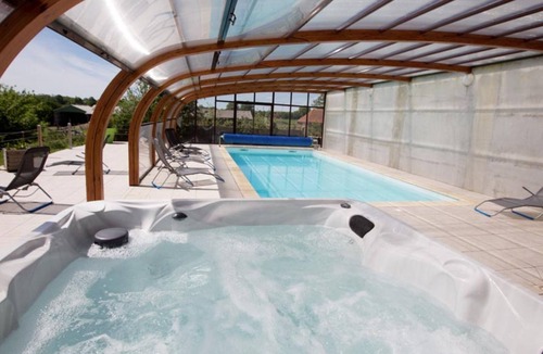 Savigny Cottage | Large house with heated pool and spa in Manche