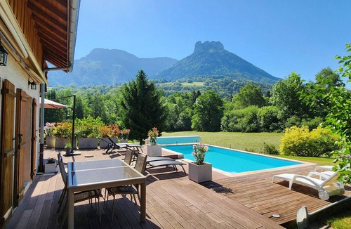 Alex House | Large house with pool and mountain views