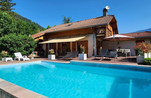 Alex House | Large house with pool and mountain views