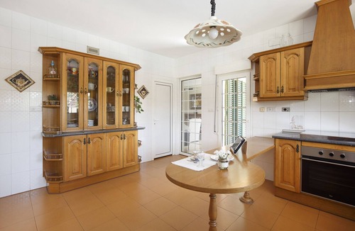 Albolote House | Large house with pool, sports facilities and barbecue ideal for families