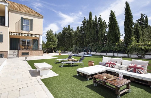 Albolote House | Large house with pool, sports facilities and barbecue ideal for families
