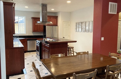 Independence House | Large Independence House for Families & Groups