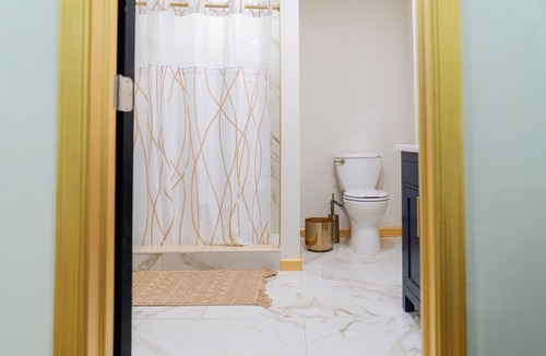 Upper Marlboro Bed & Breakfast | Large King Size 1-Bedroom in Upper Marlboro