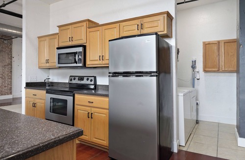 Springfield Apartment | Large loft apartment with Wifi and AC in Springfield