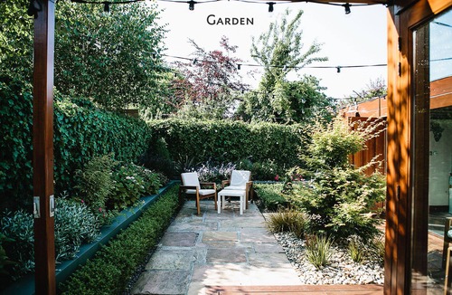 Glasnevin House | Large Luxury Architect Designed House, Sleeps 15. City 15 mins by bus.