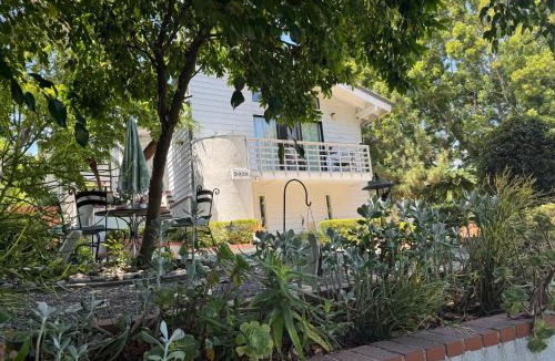 Sunset Park House | Large Luxury Studio with View in Santa Monica