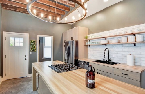 Fifth Ward Cottage | Large Milwaukee Home 4BR Fast Wifi