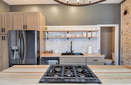 Fifth Ward House | Large Milwaukee Home 4BR Fast WiFi