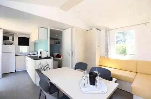 Servies House | Large mobile home 9 32m2-2 bedrooms 5 persons