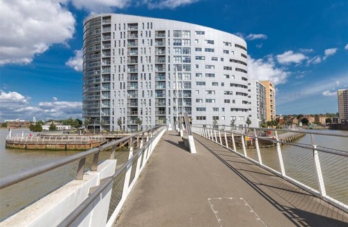 Deptford Apartment | Large Modern 2-Bed 2-Bath Apartment River Views Greenwich Near Canary Wharf