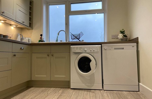 Netley Apartment | Large modern 2 Bedroom Apartment with Sofa Bed
