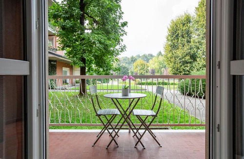 Longone al Segrino Apartment | Large Modern Apartment - Como & Bellagio nearby - With parking & balcony