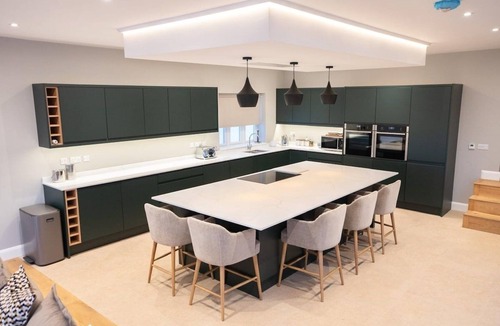 Cleedownton House | Large, modern countryside retreat with hot tub - Sleeps 24 - Nr Birmingham