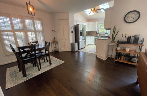 Springfield House | Large Modern Home w/2 Car Garage & Fenced Yard. Pet Friendly. 20 min to DC.
