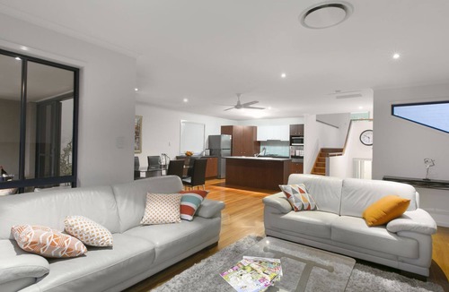 Yeronga House | Large modern house. Pool, city views. Pets welcome.