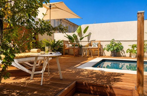 Orange Villa | Large modern villa with pool, billiards & private parking, 5min from town center