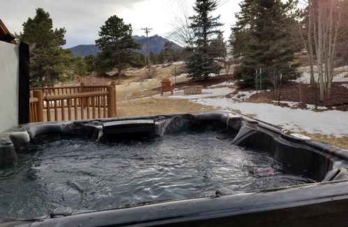 Estes Park House | Large Mountain home with HOT TUB, arcade, frisbee golf, and more!