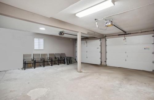 Killarney House | Large Multi-Family Retreat with 2 Car Garage