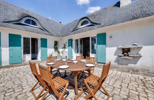 Saint-Pabu Ski Chalet | Large oceanfront house with garden for 12