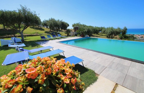 Campofelice di Roccella Villa | Large property with big Garden, Golf, Private Pool, Sea View, Wi-Fi, Air Condit