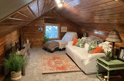Priest River House | Large patio with patio furniture and an outdoor hot tub.