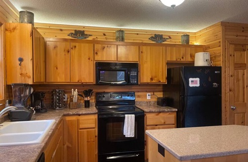 Garrison Cabin | Large Pet-Friendly Family Cabins