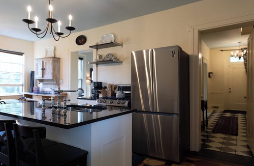 Hudson House | Large pool 4-bedroom farmhouse in Hudson with Mountain View’s pet friendly