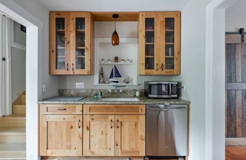 Bouldin House | Large Pool & Backyard in Heart of S Austin Walkable to Historic S Congress Ave