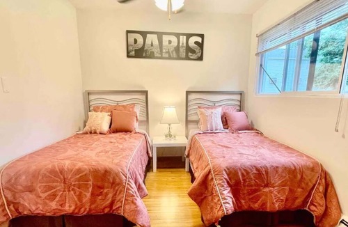 Park Ridge Apartment | Large private 2 bedroom apartment North of CHICAGO
