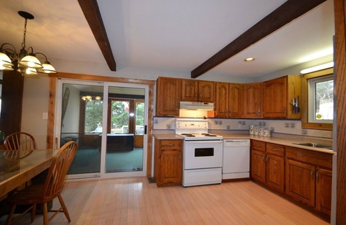Wollaston Cottage | Large, Private 3 Bedroom Family Retreat Surrounded by Crown Land