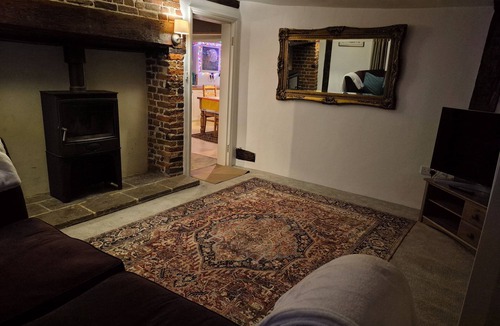 Eye House | Large private accommodation with garden & off road parking in 15th century house