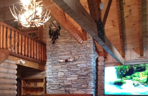 Lawrence County Cabin | Large Private Luxury Log Cabin w/ jacuzzi, game room, private lake on 100 acres