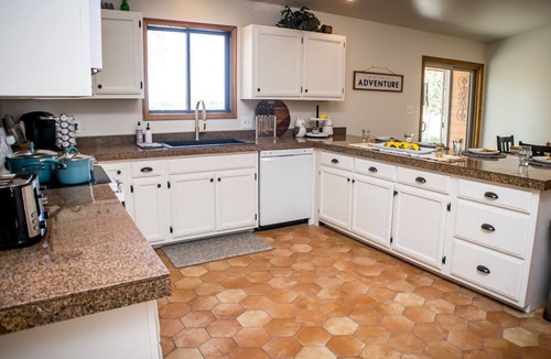Durango House | Large Private Ranch, Dog Friendly, Hot Tub, Pool Table, Week and Month Discounts