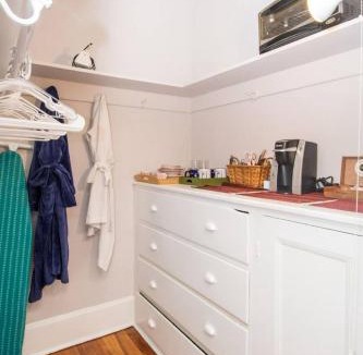 Longwood Apartment | Large Private Room,Shared Bath, BU, Fenway, MBTA