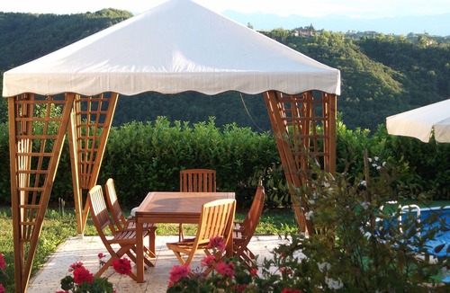 Bonvicino House | Large, quiet, detached country house in the heart of the High Langhe