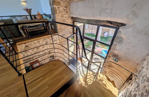 Chiddes House | Large, quiet gite with swimming pool and sublime view in the heart of the hills.