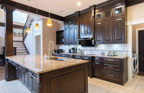 Burke Mountain House | Large & Quiet Main House