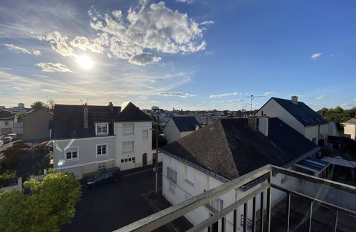 La Fuye-Velpeau Apartment | Large, quiet studio with balcony & free parking