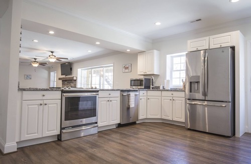 St. Leonard House | Large RENOVATED 6 bedroom 5 bath private home with LOTS of space!