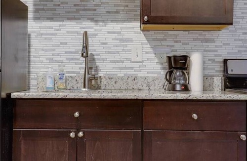 Northeast House | Large RFK townhome sleeps 14 with parking pad