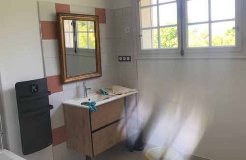 Arbois Bed & Breakfast | Large room with breakfast in Maison d'Hôtes - Near Arbois center