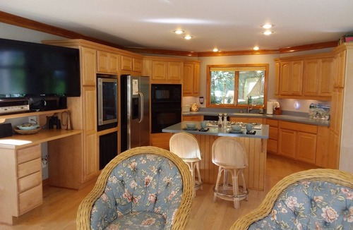 Reedville House | Large, safe, WATERFRONT home in Idyllic setting with kayaks, bikes, &GARAGE use.