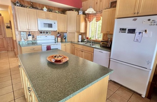Standish House | LARGE SANDY BEACH. 3 BEDROOM 2 BATHROOM. WATERFRONT