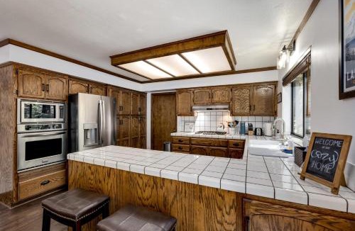 Country Club Estates Apartment | Large Seasonal Rental South Lake Tahoe