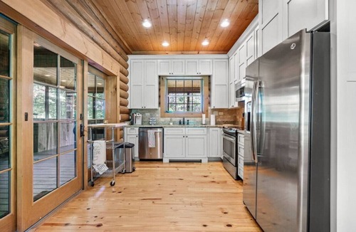 Pikeville Cabin | Large secluded 3 bedroom Cabin!
