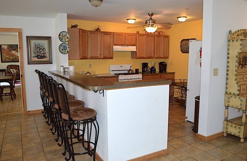 Pine Bush House | Large Secluded Private Estate accommodates 18+. 12 Min. from Town of New Paltz