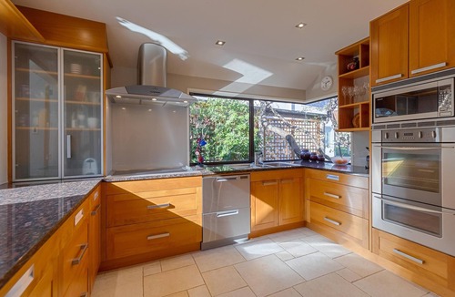 Queenstown House | Large Separate Dwelling With Panoramic Lake View 5min Walk to Queenstown Centre