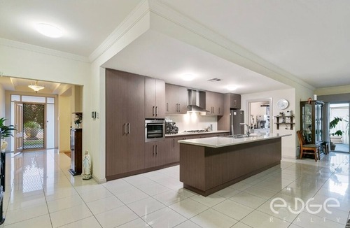 Munno Para West House | Large spacious 4 bedroom home