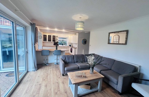 Swalecliffe House | Large spacious bungalow, parking for 4 cars, pets welcome!