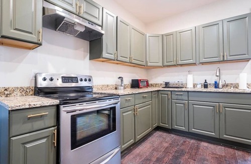 Providence Apartment | Large, Spacious & Modern Apt ★ Great For Families & Groups | Near Downtown